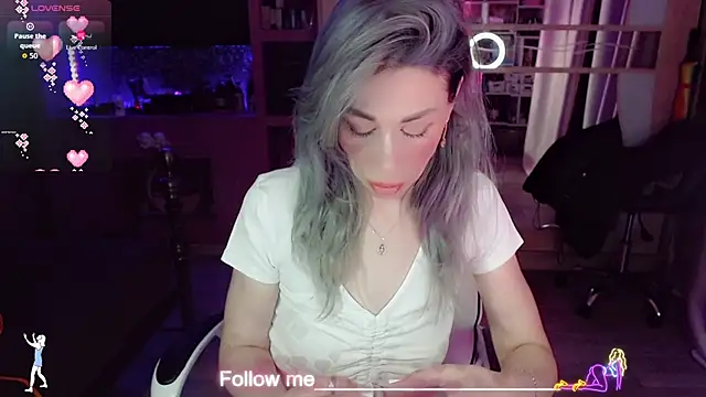 Snapshot of AnnieGOld_ chatting on February 6, 8:23 pm AnnieGOld online show from February 6, 8:23 pm