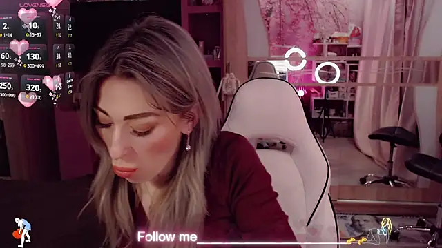 Snapshot of AnnieGOld_ chatting on February 14, 10:06 pm AnnieGOld online show from February 14, 10:06 pm