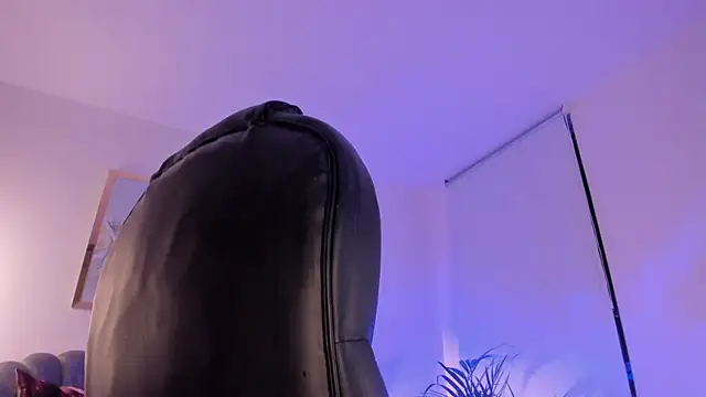 Snapshot of ZoePresleyX chatting on December 12, 12:59 am ZoePresleyX online show from December 12, 12:59 am