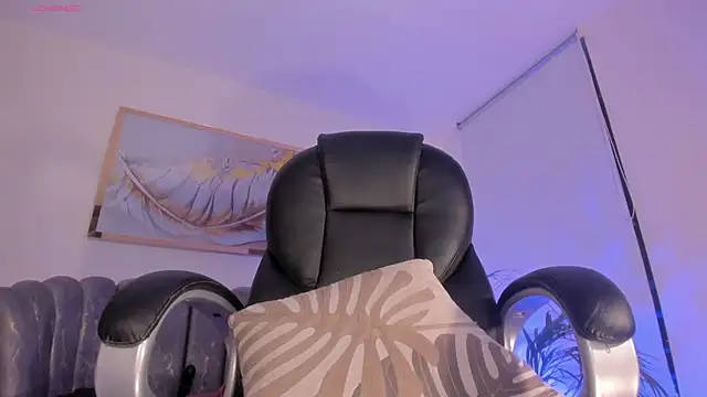 Snapshot of ZoePresleyX chatting on February 21, 1:44 am ZoePresleyX online show from February 21, 1:44 am