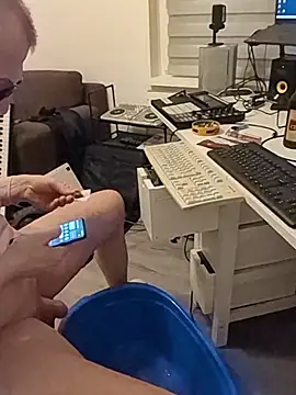 Snapshot of MarcMall chatting on January 12, 10:26 pm MarcMall online show from January 12, 10:26 pm