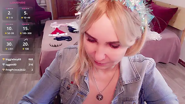 Snapshot of _unique_cam_ chatting on December 29, 10:45 am  unique cam  online show from December 29, 10:45 am