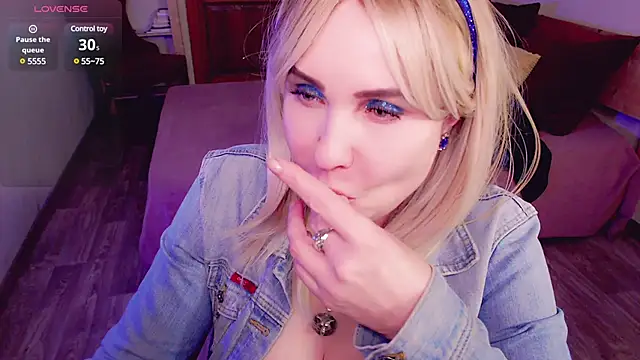 Snapshot of _unique_cam_ chatting on March 15, 7:53 am  unique cam  online show from March 15, 7:53 am