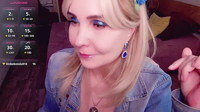 Snapshot of _unique_cam_ chatting on March 15, 2:01 pm  unique cam  online show from March 15, 2:01 pm