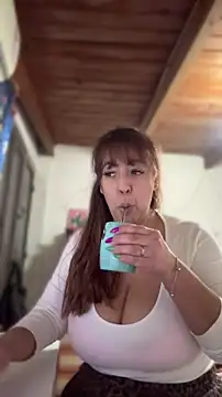 Snapshot of sofy_alone chatting on July 8, 4:11 pm sofy alone online show from July 8, 4:11 pm