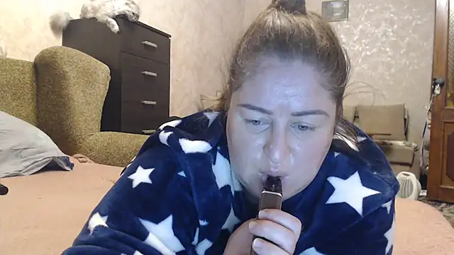 Amy August online show from November 29, 6:05 am