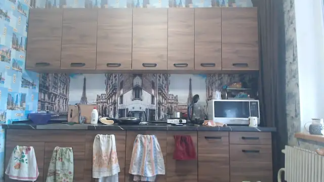 Amy August online show from March 4, 6:52 am