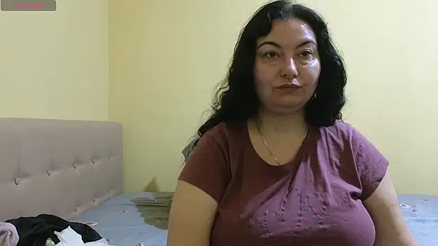 Snapshot of BBW_MILF_4U chatting on February 6, 6:40 am BBW MILF 4U online show from February 6, 6:40 am
