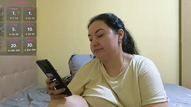 Snapshot of BBW_MILF_4U chatting on February 7, 11:01 am BBW MILF 4U online show from February 7, 11:01 am