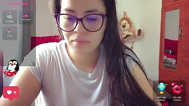 Snapshot of mayhott2 chatting on October 22, 5:24 pm mayhott2 online show from October 22, 5:24 pm