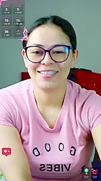 Snapshot of mayhott2 chatting on December 4, 4:05 pm mayhott2 online show from December 4, 4:05 pm