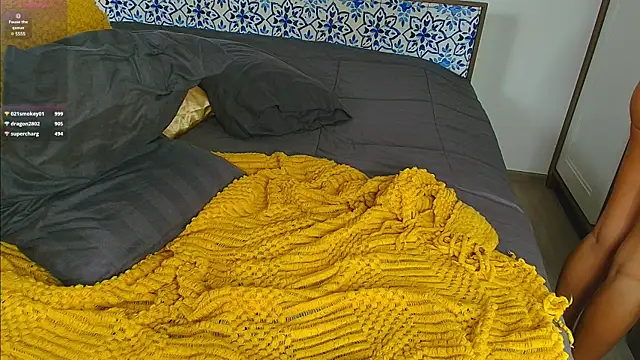 Alice N Wooderland online show from December 14, 6:35 am