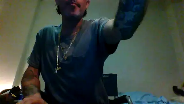 Snapshot of thefire420 chatting on January 24, 2:28 am thefire420 online show from January 24, 2:28 am