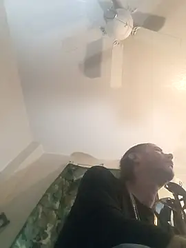 Snapshot of thefire420 chatting on October 26, 11:05 am thefire420 online show from October 26, 11:05 am