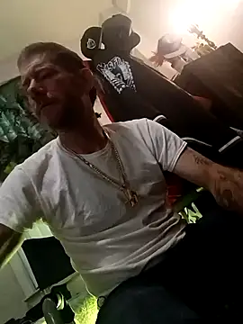 Snapshot of thefire420 chatting on December 5, 3:52 pm thefire420 online show from December 5, 3:52 pm