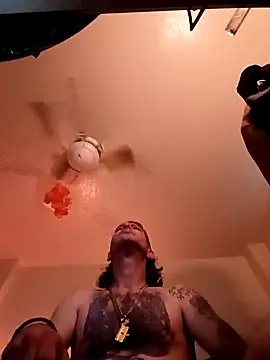 Snapshot of thefire420 chatting on December 17, 12:27 am thefire420 online show from December 17, 12:27 am