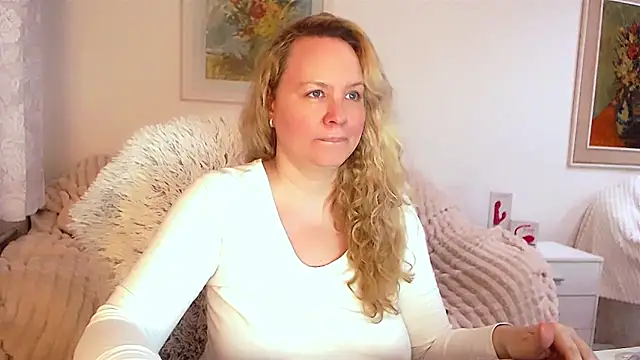 Sarah4you online show from February 13, 4:28 pm