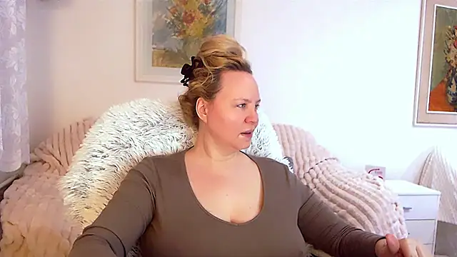 Sarah4you online show from February 15, 9:48 pm