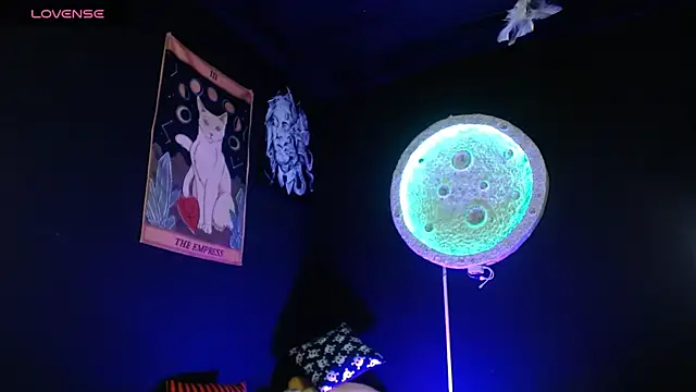 girl intense444 online show from December 4, 1:09 pm