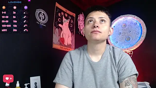 Snapshot of girl_intense444 chatting on July 5, 1:07 pm girl intense444 online show from July 5, 1:07 pm