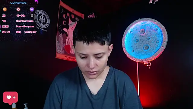Snapshot of girl_intense444 chatting on July 21, 1:35 pm girl intense444 online show from July 21, 1:35 pm