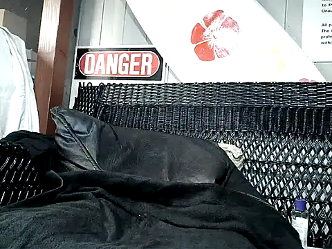 Snapshot of HungHawaiian808@xh chatting on November 16, 8:03 pm HungHawaiian808xh online show from November 16, 8:03 pm