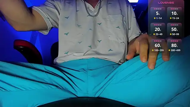 Snapshot of Alex_smith00 chatting on December 20, 12:41 am Alex smith00 online show from December 20, 12:41 am