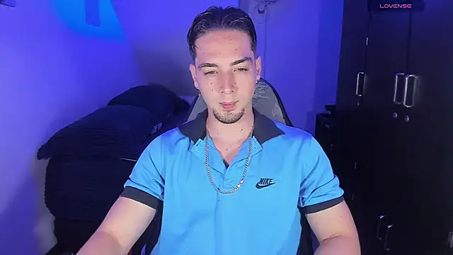 Snapshot of Alex_smith00 chatting on October 7, 11:35 pm Alex smith00 online show from October 7, 11:35 pm