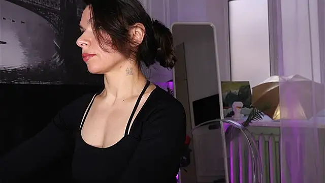 Snapshot of SofiaFoster_ chatting on October 29, 5:53 am SofiaFoster online show from October 29, 5:53 am