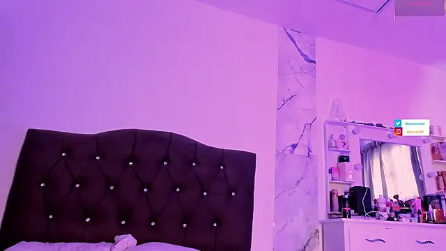alysson 18 online show from July 30, 2:27 pm