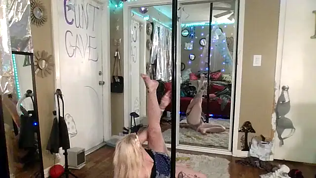 marilyn420 online show from March 14, 11:26 am