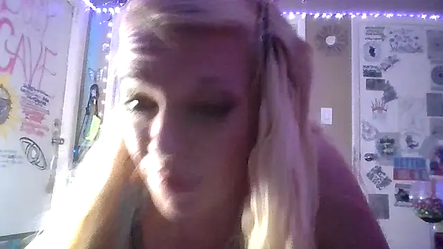 marilyn420 online show from May 3, 4:51 am