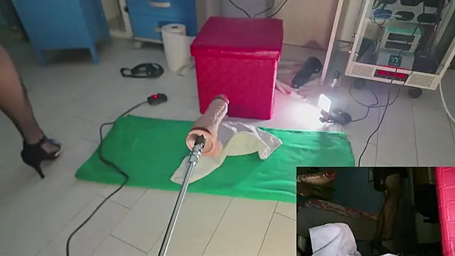 Snapshot of Sissy-Boys chatting on January 18, 6:43 pm Sissy-Boys online show from January 18, 6:43 pm