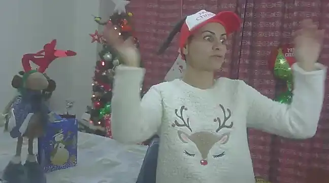 Snapshot of hotSANDRA_STARR chatting on December 16, 1:42 am hotSANDRA STARR online show from December 16, 1:42 am