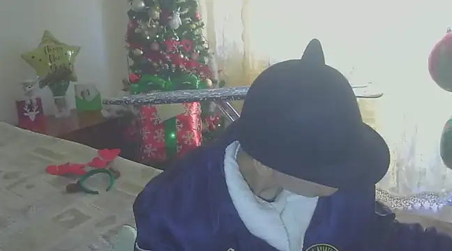 Snapshot of hotSANDRA_STARR chatting on December 19, 6:45 am hotSANDRA STARR online show from December 19, 6:45 am