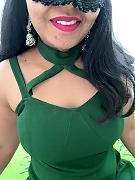 Snapshot of couplegoldxx chatting on December 23, 5:38 am couplegoldxx online show from December 23, 5:38 am