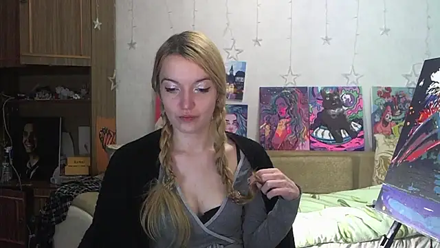 Snapshot of SecretSophia chatting on December 10, 8:38 pm SecretSophia online show from December 10, 8:38 pm