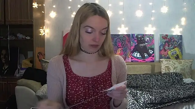 Snapshot of SecretSophia chatting on December 23, 12:57 am SecretSophia online show from December 23, 12:57 am