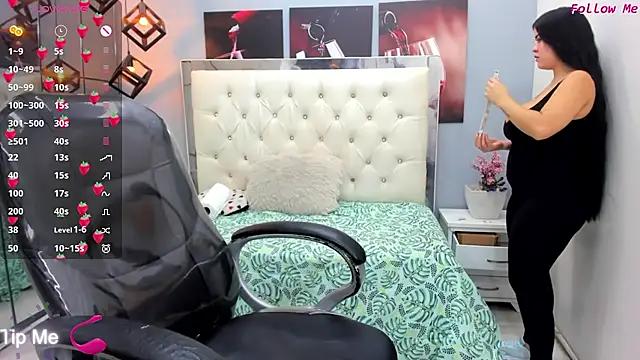 Snapshot of pearl_weet chatting on May 31, 6:09 pm pearl weet online show from May 31, 6:09 pm