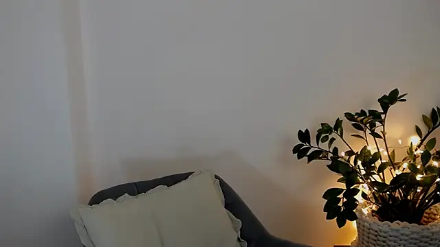 Xentthia online show from March 2, 3:08 pm