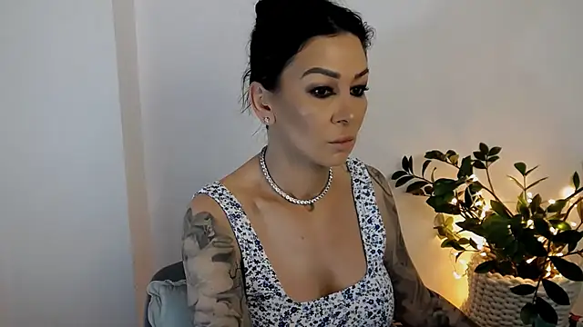 Snapshot of Xentthia chatting on June 23, 2:15 pm Xentthia online show from June 23, 2:15 pm
