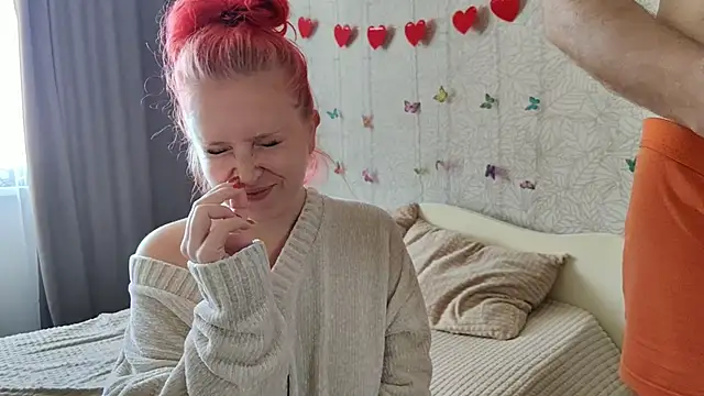 Snapshot of GenrikhBecca chatting on October 16, 7:53 am GenrikhBecca online show from October 16, 7:53 am