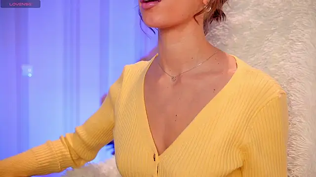 Danielle Thomas online show from January 30, 11:44 am