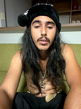 Snapshot of jrrichforever chatting on December 21, 3:02 am jrrichforever online show from December 21, 3:02 am