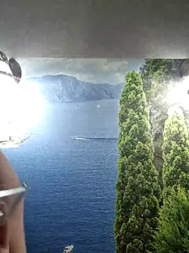 LazyTanukii online show from January 13, 6:40 am