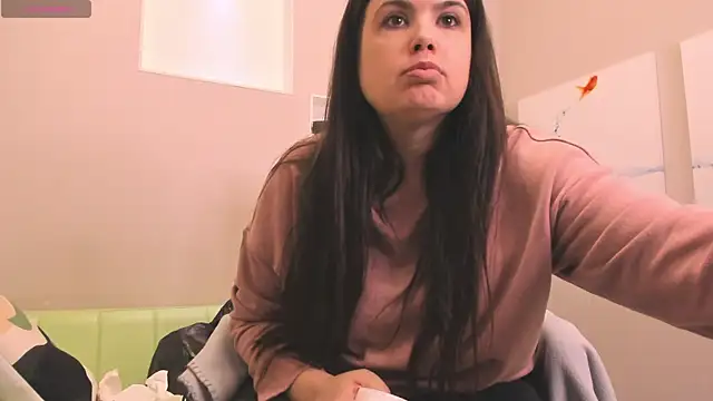 Snapshot of BattyMoll chatting on December 7, 4:03 pm BattyMoll online show from December 7, 4:03 pm