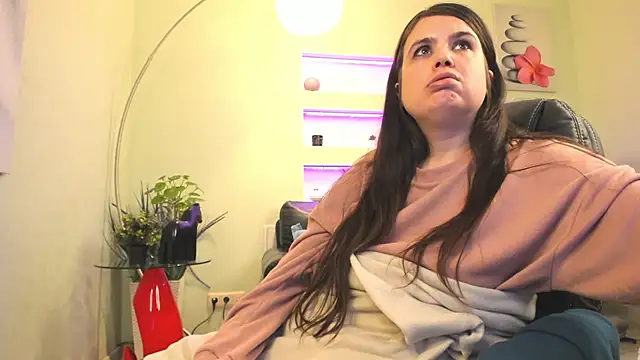 Snapshot of BattyMoll chatting on December 12, 6:21 pm BattyMoll online show from December 12, 6:21 pm