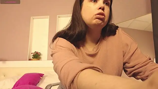 Snapshot of BattyMoll chatting on February 5, 11:02 am BattyMoll online show from February 5, 11:02 am