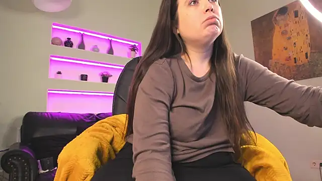 Snapshot of BattyMoll chatting on February 9, 11:36 pm BattyMoll online show from February 9, 11:36 pm