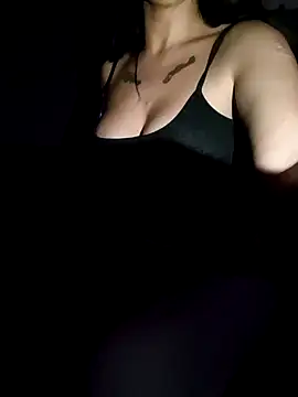 Snapshot of blowstarxxx chatting on November 22, 12:20 am blowstarxxx online show from November 22, 12:20 am